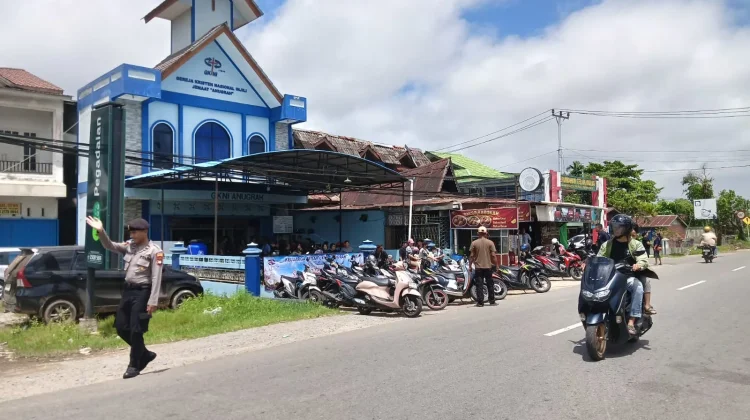 Polisi Amankan Ibadah Paskah di Sungai Raya