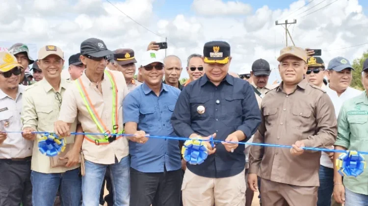 Bupati Ketapang Resmikan Ruas Jalan Pelang–Sungai Kepuluk