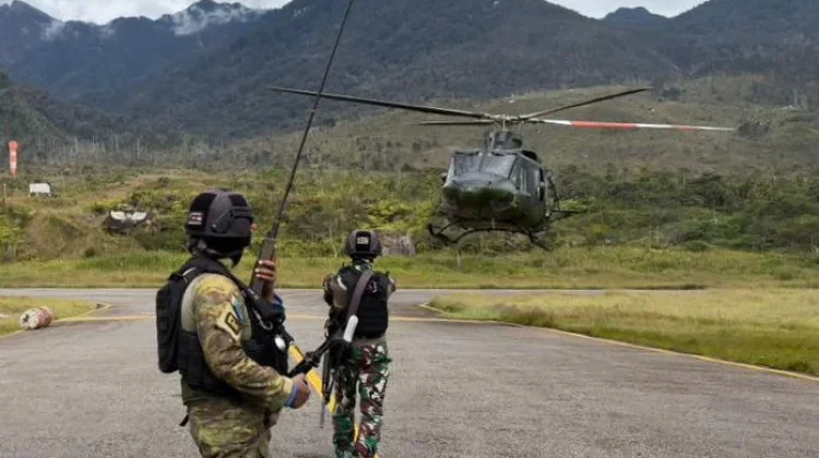 TNI Amankan Airstrip Perintis, Penopang Hidup Sinak
