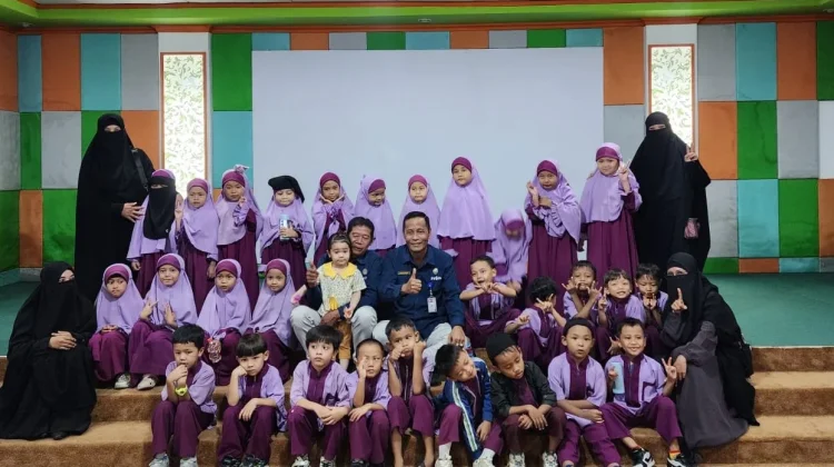 Keceriaan Siswa PAUD Bina Anak Sholeh di RRI Pontianak