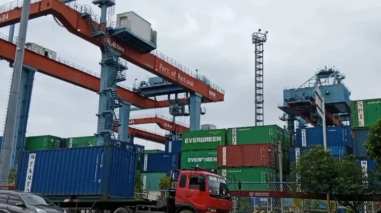 Biaya Kontainer Naik, Harga Barang Ikut Melonjak