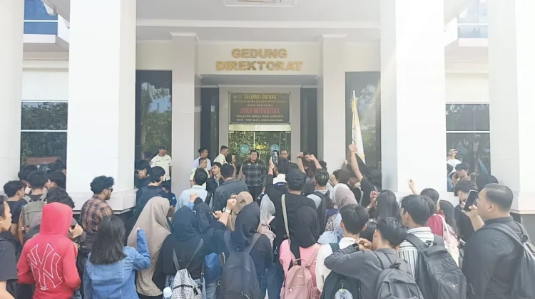 Mahasiswa Polnep Aksi di Depan Direktorat, Tuntut Perbaikan Fasilitas Kampus