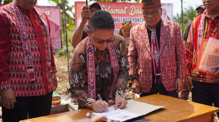 Wako Dukung Pembangunan Rumah Radakng Samilik