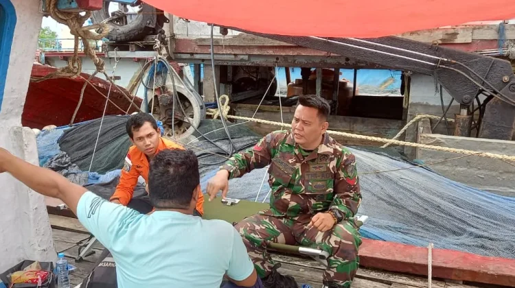 Babinsa dan Basarnas Ingatkan Nelayan Waspada Cuaca Ekstrem