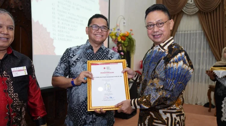 63 Pahlawan Kemanusiaan Terima Penghargaan dari PMI Pontianak