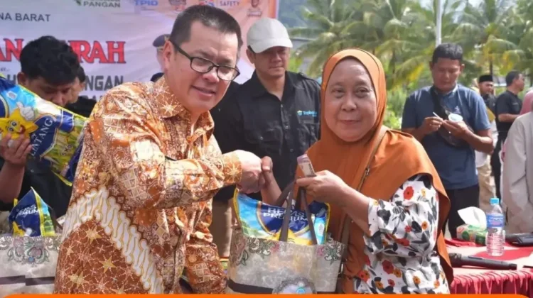 Pemkab Kayong Utara Salurkan 1000 Paket Sembako Murah ke Masyarakat