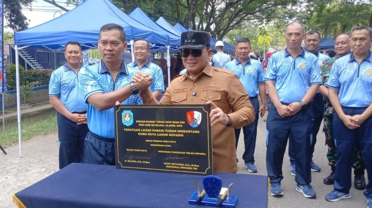 Taman Dirgantara Kian Tertata, Sujiwo Resmikan Parkir Paving Block