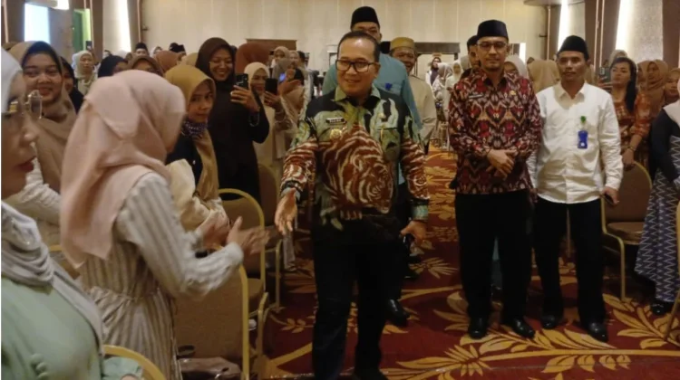 Bupati Sujiwo: Guru Harus Didukung dan Dilindungi