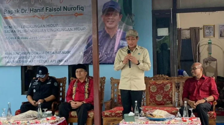 Menteri LH Dorong Kesiapsiagaan Karhutla dan Penanganan Sampah di Kubu Raya