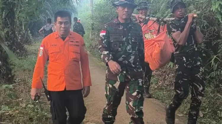 Medan Ekstrem TNI Tim SAR Gabungan Berhasil Evakuasi Korban Helikopter PK-CFX