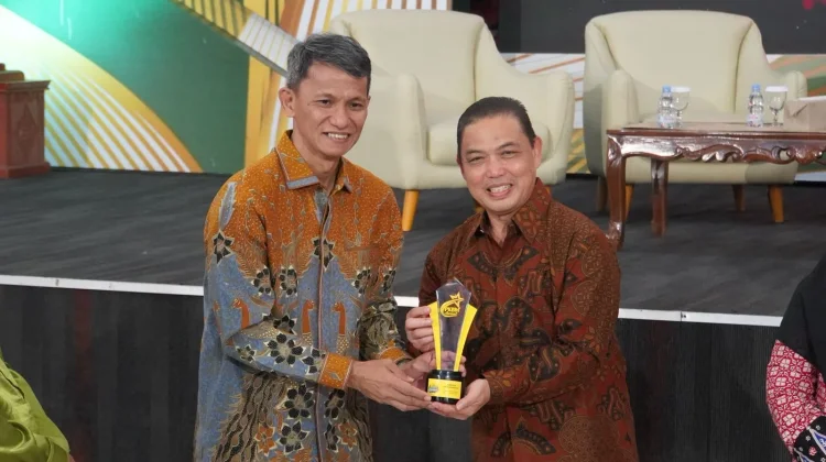 Kajati Kalbar Terima PKBM Award 2026, Resmi Jadi Bapak Asuh PKBM Kalbar
