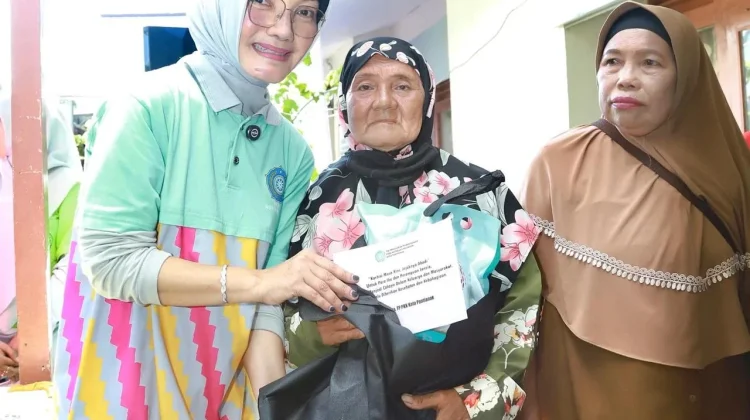 Hari Kartini, PKK Pontianak Gelar Aksi Santuni Lansia