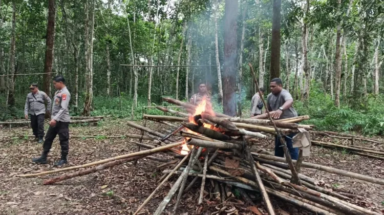 Polsek Seberuang Bongkar Arena Sabung Ayam di Dusun Sebalang