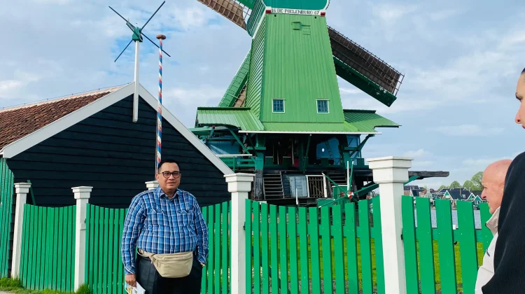 Menyinggahi Kurhaus, Memandang Ridderzaal di Amsterdam