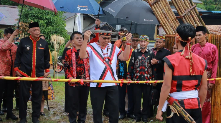 Bupati Bengkayang Buka Acara Maka'Dio V di Desa Cipta Karya