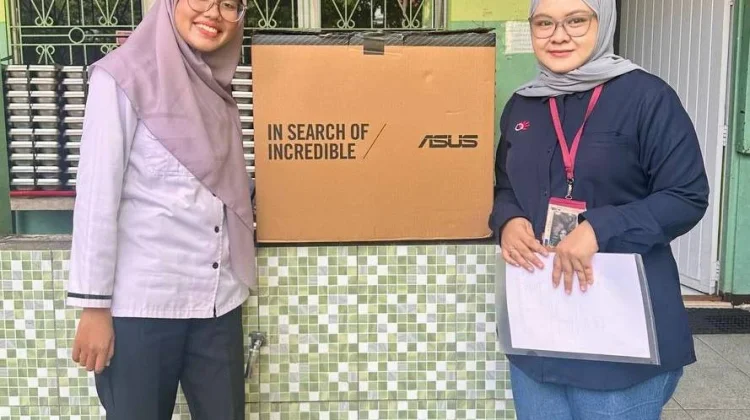 Penyerahan Bantuan PC dan Penerapan Pijar Sekolah di SMK LKIA Pontianak