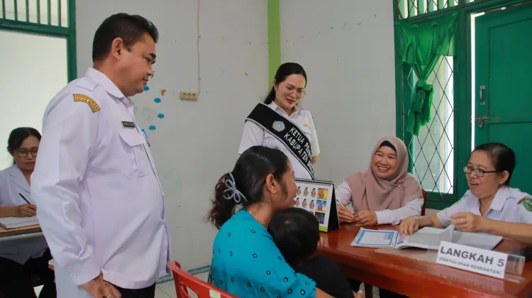 Pemkab Bengkayang Gelar Pendampingan Layanan Posyandu Serentak