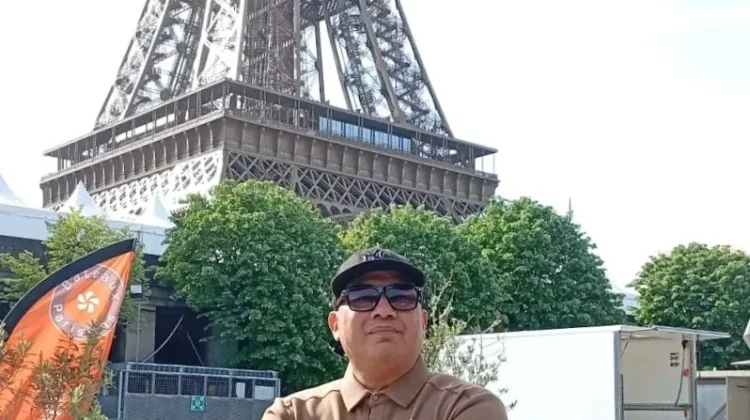 Menikmati Menara Eiffel di Malam Hari