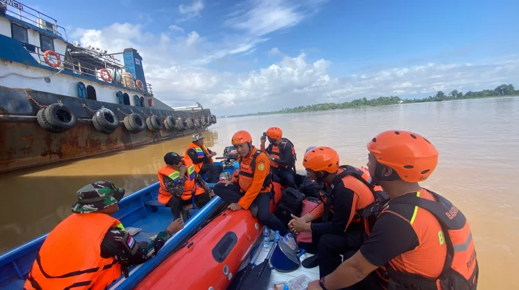 Tim SAR Gabungan Lakukan Pencarian Korban Tenggelam di Sungai Kapuas, Sanggau
