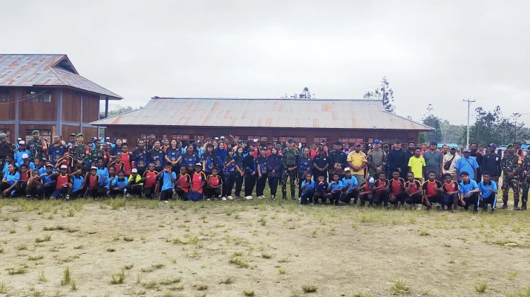 Satgas TNI-Polri Edukasi Bahaya Narkoba di Oksibil