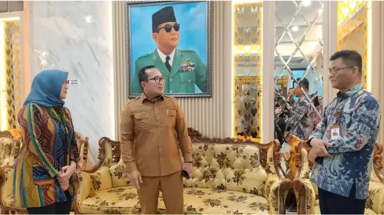 Bupati Sujiwo Instruksikan OPD Selamatkan Warga dari Jeratan Rentenir