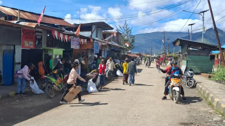 Satgas Yon Parako 466 Pimpin Aksi Bersih Dogiyai