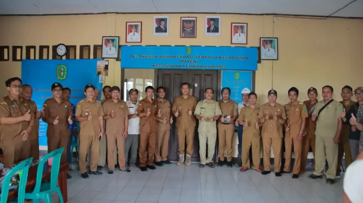 Bupati Bengkayang Pimpin Rapat Terbatas di Kantor Camat Lembah Bawang