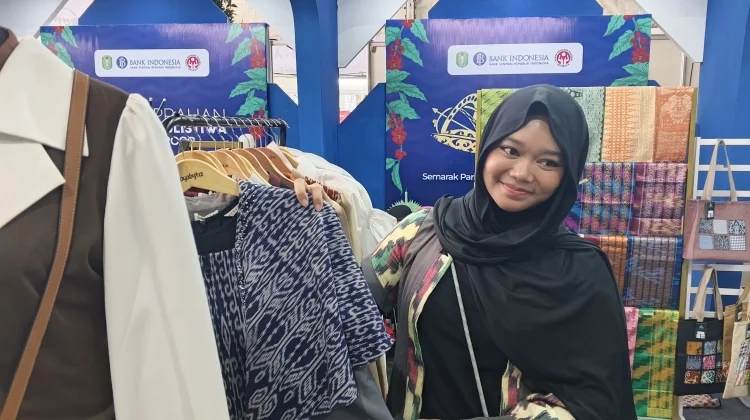 Desainer Muda Kalbar Hadirkan Kain Motif Corak Insang Teknik Sulam