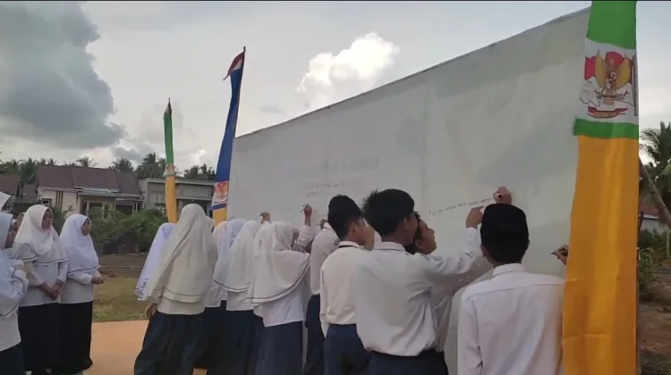 MtsN Singkawang Gelar Aksi Positif Persahabatan dan Penanaman Pohon usai Ujian