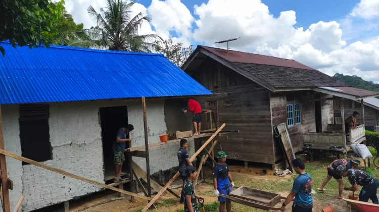 TMMD Sanggau Percepat Pembangunan Rumah Warga Pedalaman