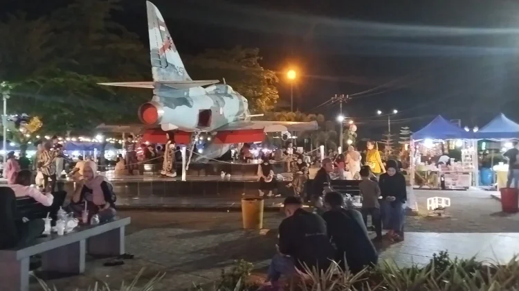 Taman Dirgantara Kubu Raya Favorit Wisata Kuliner Malam Minggu