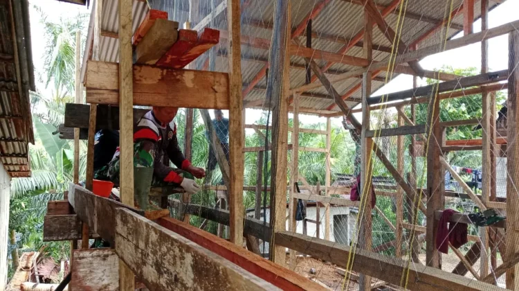 Kebersamaan Satgas TMMD Percepat Rehab Rumah Warga