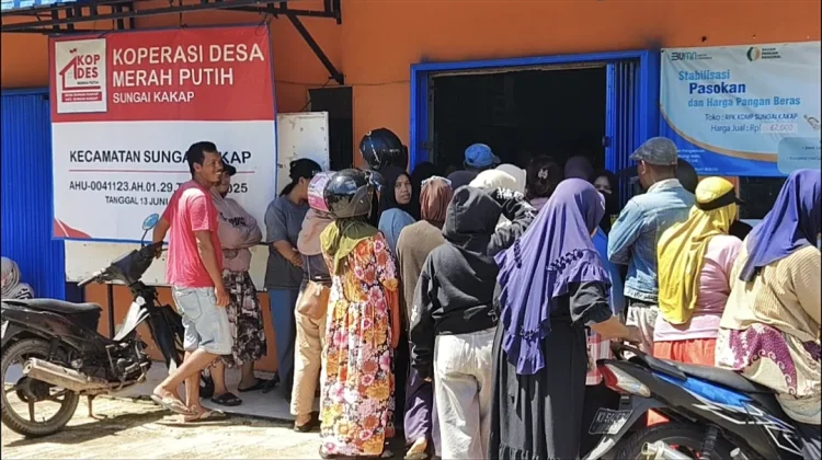 Koperasi Merah Putih Sungai Kakap Hadirkan Sembako Murah bagi Masyarakat