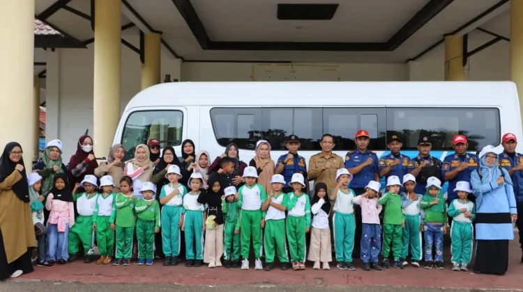 Siswa PAUD KB Empening Dikenalkan Tugas Kemanusiaan Damkar BPBD Kubu Raya