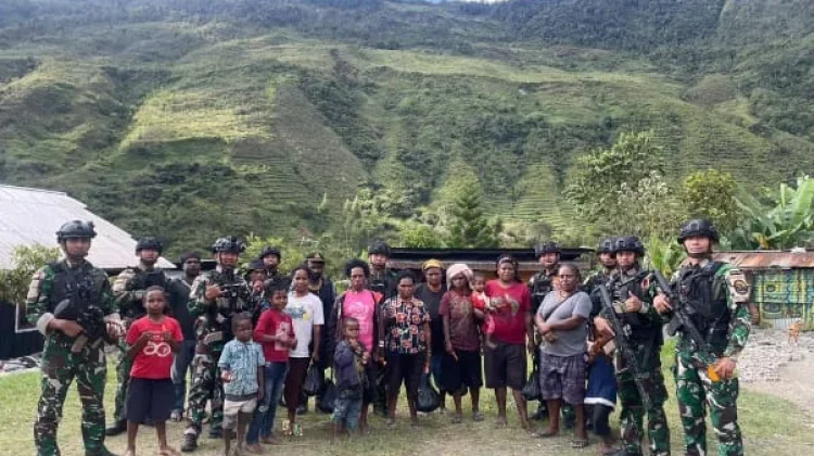 Satgas Parako 466 Supadio Hadirkan Kehangatan di Pedalaman Papua