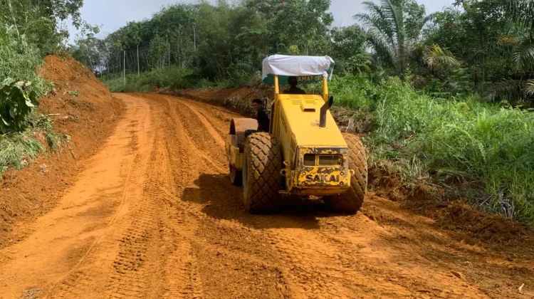 TMMD Sanggau Rampungkan 80 Persen Jalan Desa