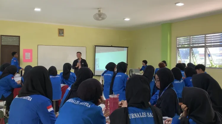 Workshop Jurnalis Sastra SMA 4 Pontianak Dorong Siswa Aktif Berkarya dan Menulis
