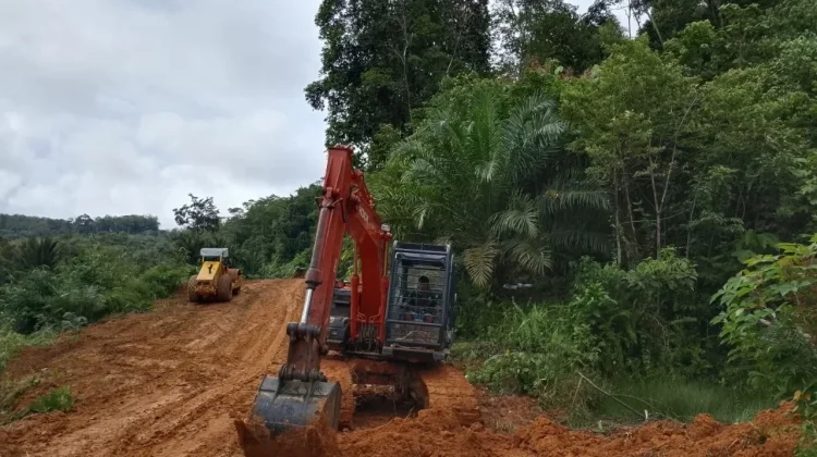 Pembangunan Jalan TMMD Sanggau Capai Hampir 88 Persen