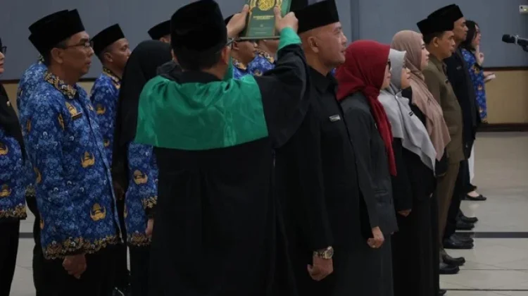 Wali Kota Singkawang Lantik 21 Pejabat, Tekankan Integritas dan Pelayanan Publik