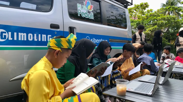 Glimoling Pembawa Cahaya Literasi Digital Bagi Generasi Emas Kalimantan Barat