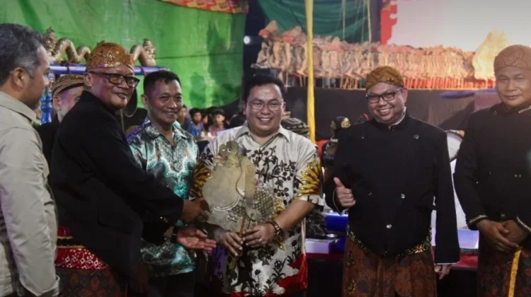 Pemkab Kubu Raya Dukung Pelestarian Budaya lewat Pagelaran Wayang Kulit