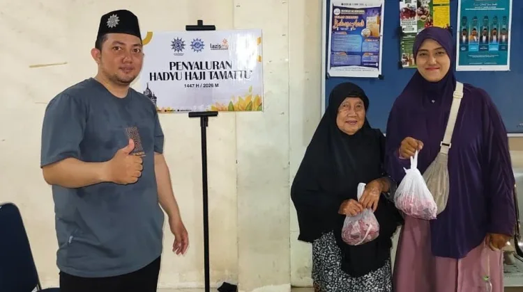 LAZISMU At-Tanwir Salurkan 200 Paket Kurban untuk Warga