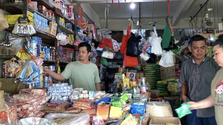 Harga Plastik Berangsur Turun, Pedagang Pasar Optimis Harga Plastik Normal