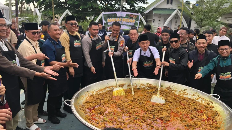 Masak Rendang Extra Besar 1,5 Ton Daging Qurban Bersama Bobon Santoso