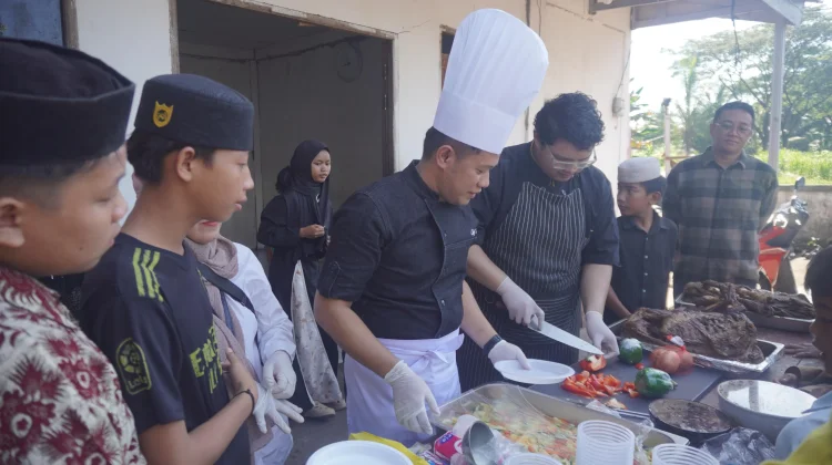 Masak Bareng Chef, Anak Panti Nikmati Daging Kurban