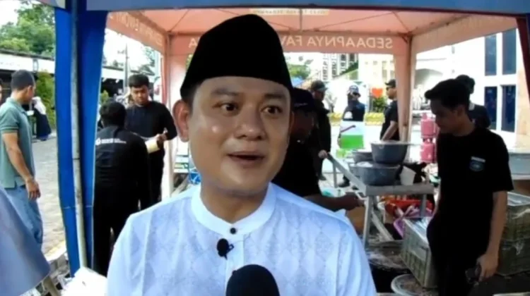 Ribuan Porsi Rendang Diserbu Warga
