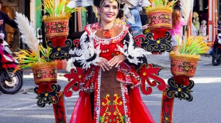 Karnaval Budaya Dayak Singkawang Jadi Simbol Harmoni Budaya