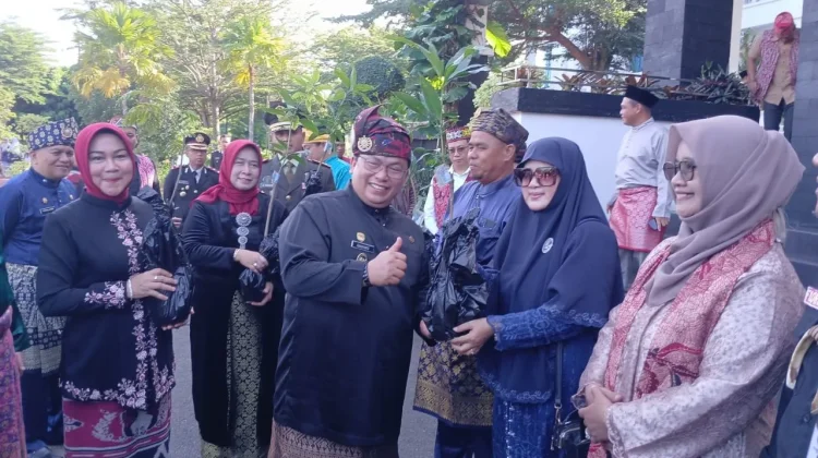 Momentum Harlah Pancasila, Pemkab Salurkan Bibit Tanaman Produktif kepada Ormas