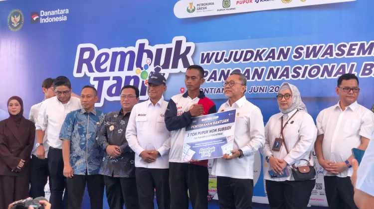 Pupuk Indonesia Pastikan Stok Aman hinga Penurunan Harga Pupuk Bersubsidi