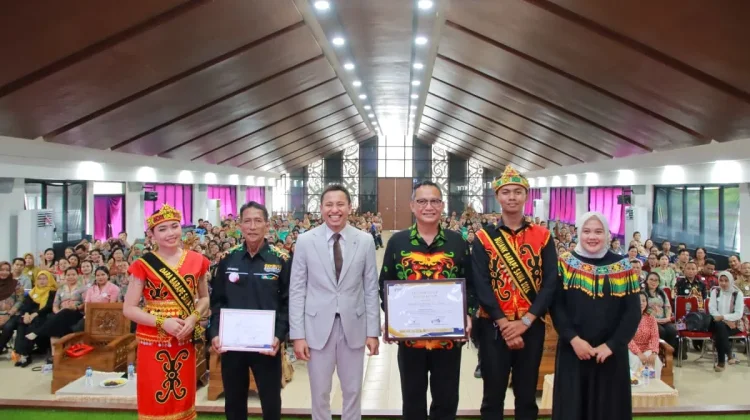 Bupati Bengkayang Buka Seminar Nasional Teacher Preneur Nusantara